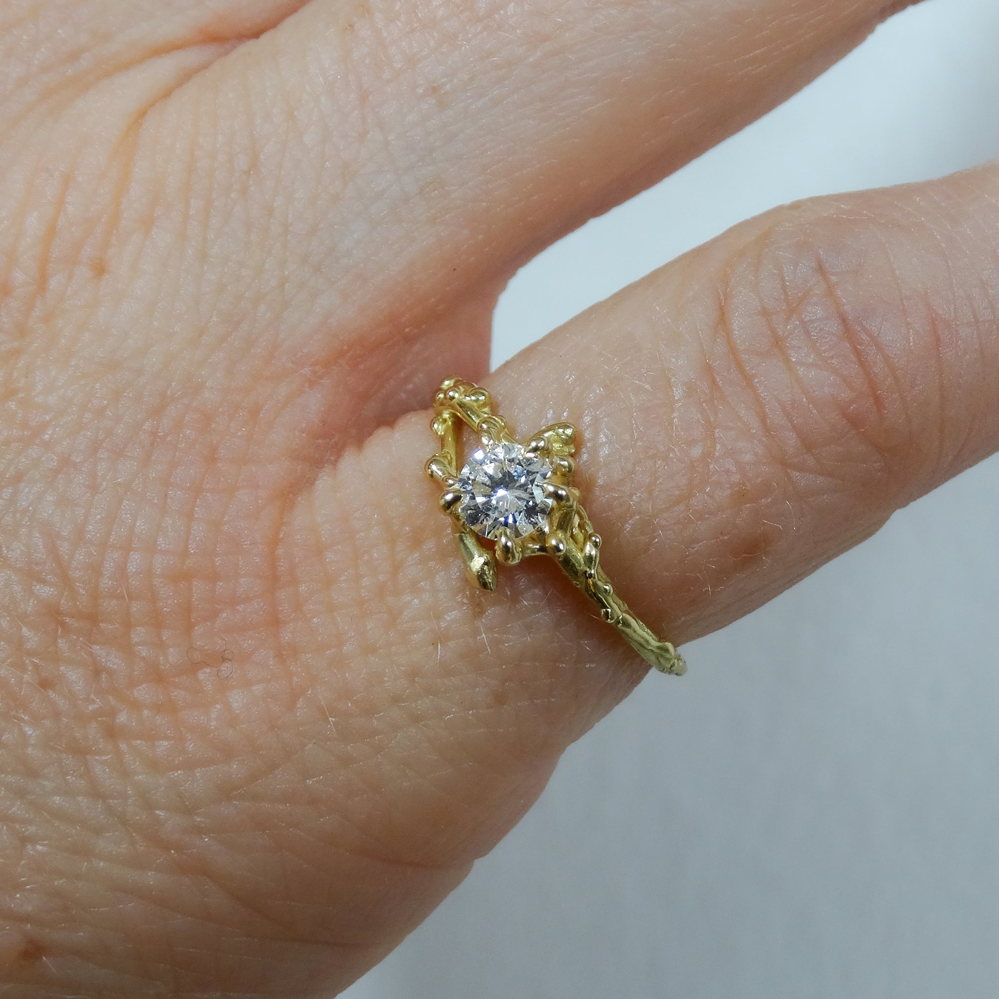 Cast Posy Ring in 18ct Solid Gold with Diamond